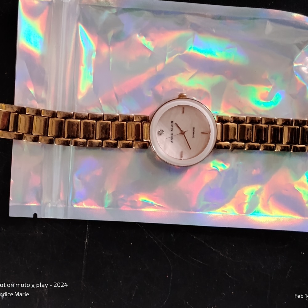 Classic Gold Watch with White Dial